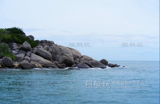 三亞海釣?zāi)康牡赝扑]，租艘釣魚艇去海釣吧！